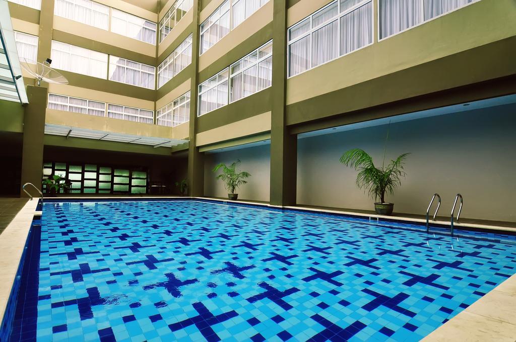 Horison Hotel Pematang Siantar Extérieur photo