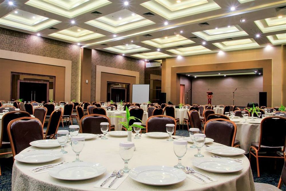 Horison Hotel Pematang Siantar Extérieur photo